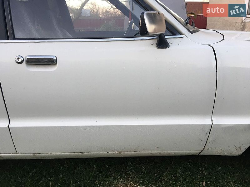 Седан Ford Taurus 1986 в Рава-Руській