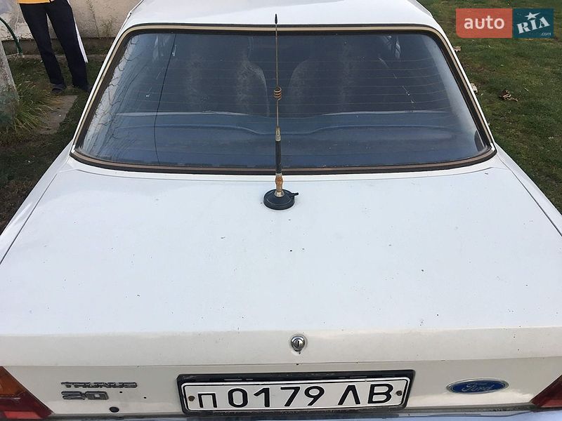 Седан Ford Taurus 1986 в Рава-Руській