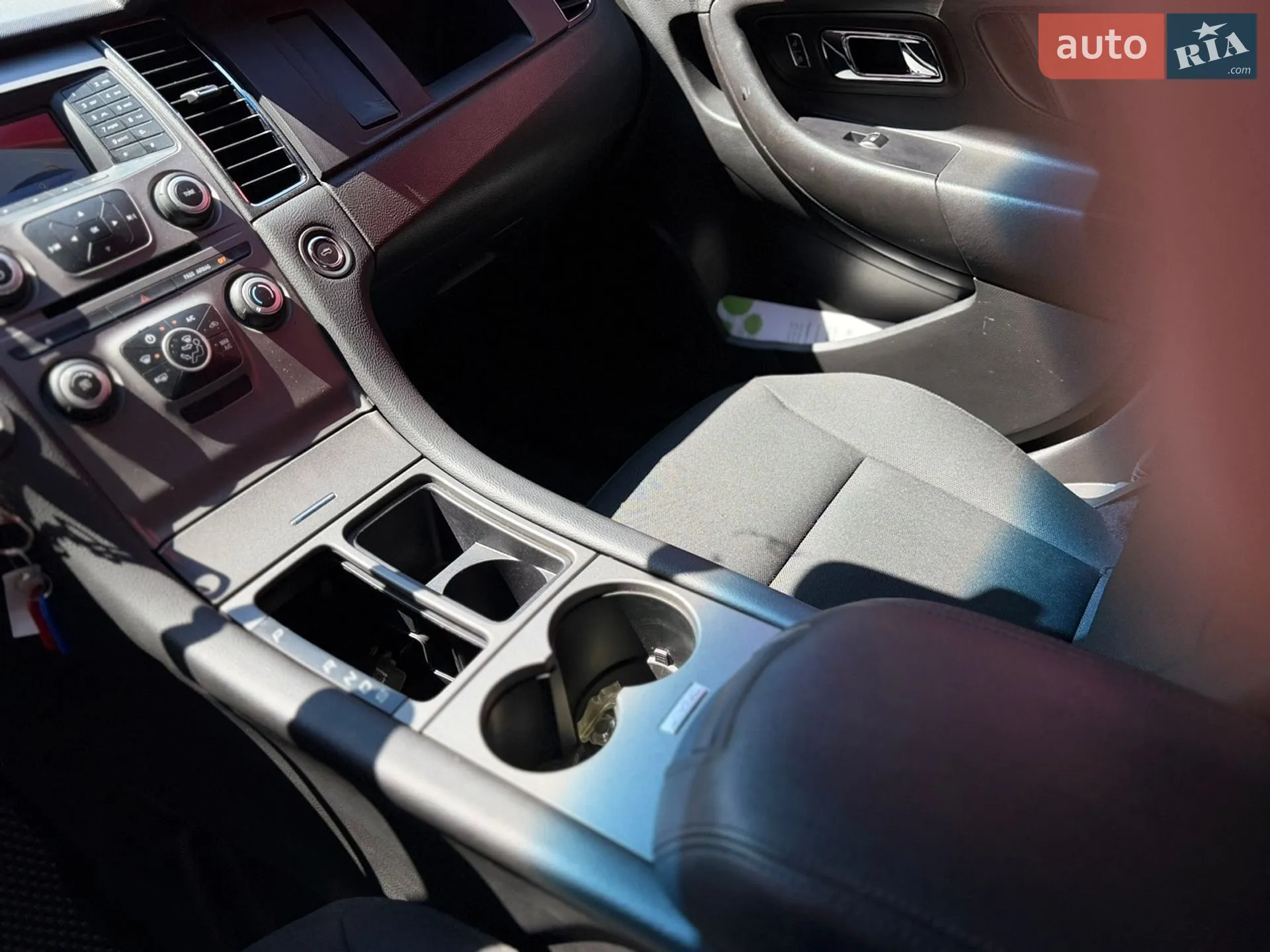 2017 Ford Taurus - мініатюра 16