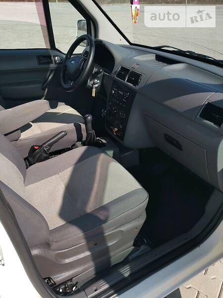 Вантажопасажирський фургон Ford Tourneo Connect 2006 в Чернівцях