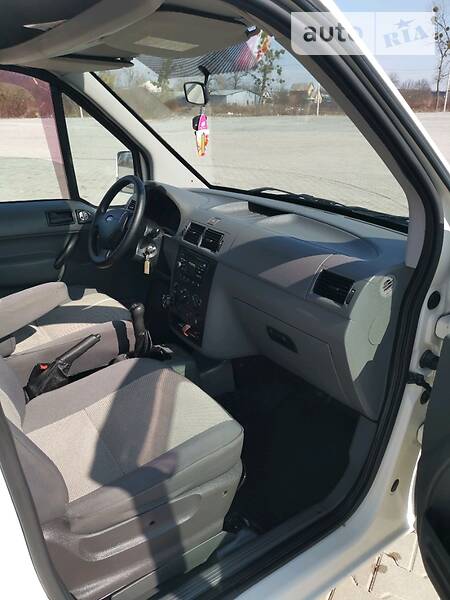 Вантажопасажирський фургон Ford Tourneo Connect 2006 в Чернівцях