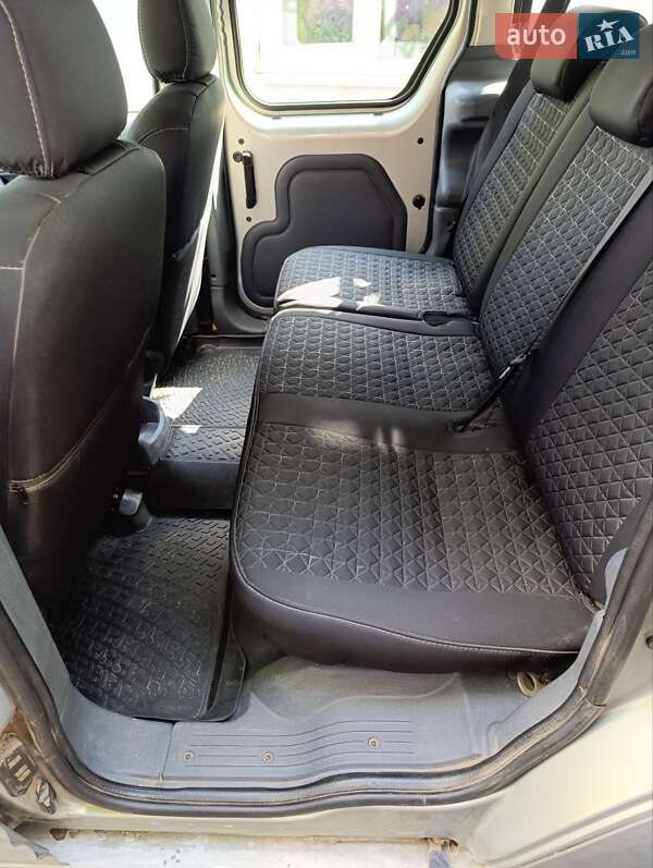 Минивэн Ford Tourneo Connect 2010 в Запорожье