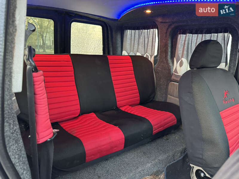 Мінівен Ford Tourneo Connect 2003 в Чернівцях