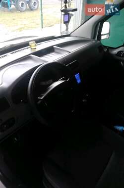 Вантажопасажирський фургон Ford Tourneo Custom 2003 в 