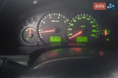 Вантажопасажирський фургон Ford Tourneo Custom 2003 в 