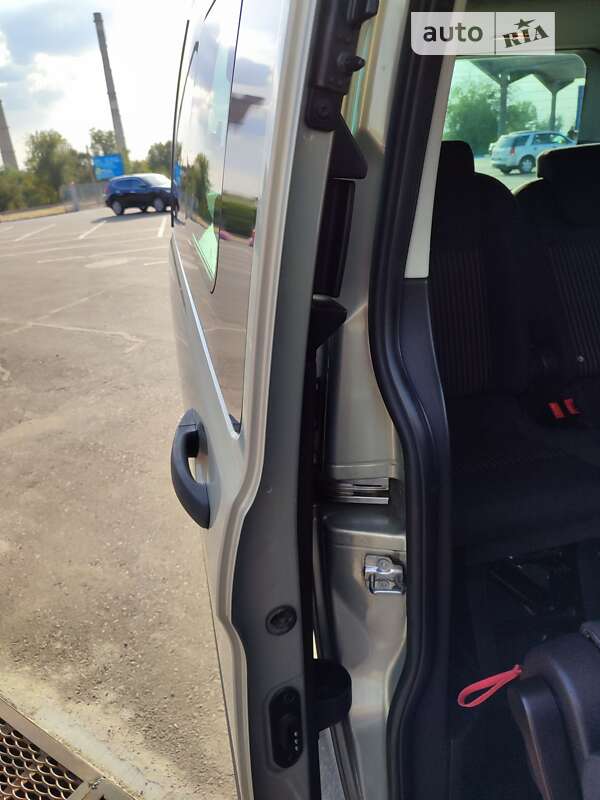 Мінівен Ford Tourneo Custom 2015 в Кривому Розі