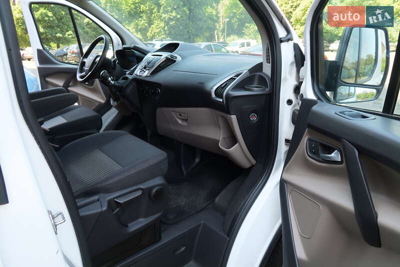 Минивэн Ford Tourneo Custom 2017 в Захарьевке