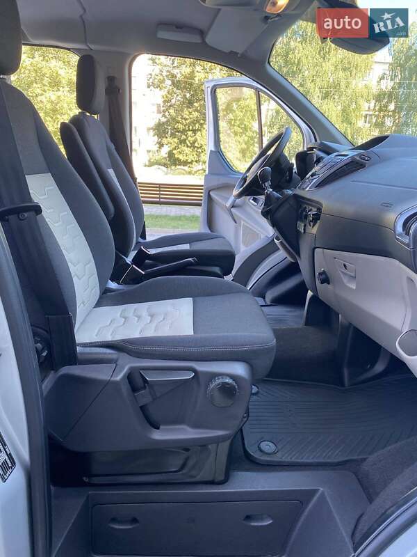 Мінівен Ford Tourneo Custom 2017 в Березному