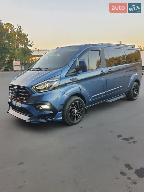 Минивэн Ford Tourneo Custom 2019 в 