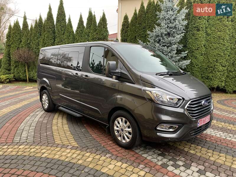 Минивэн Ford Tourneo Custom 2023 в 