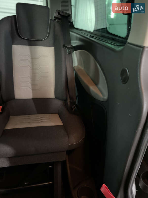 Мінівен Ford Tourneo Custom 2016 в Луцьку фото 35 Мінівен Ford Tourneo Custom 2016 в Луцьку