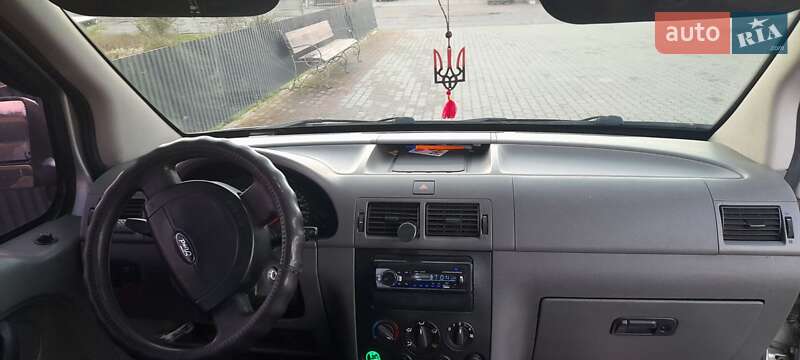 Минивэн Ford Transit Connect 2002 в Хусте