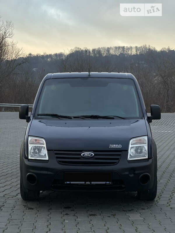 Вантажний фургон Ford Transit Connect 2011 в Чернівцях