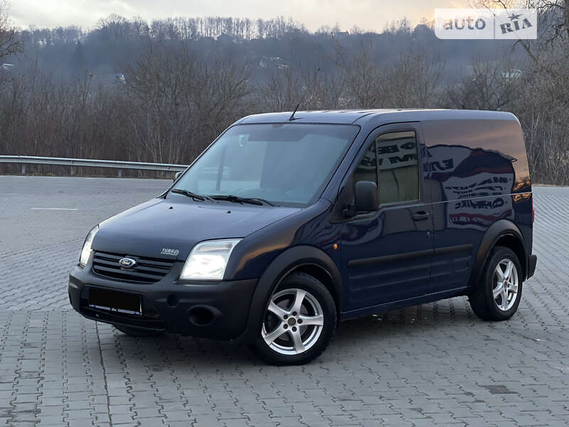 Вантажний фургон Ford Transit Connect 2011 в Чернівцях