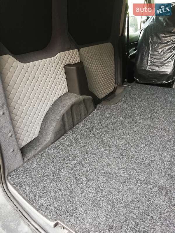 Вантажний фургон Ford Transit Connect 2013 в Житомирі