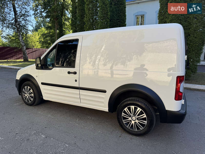 Вантажний фургон Ford Transit Connect 2009 в Кореці