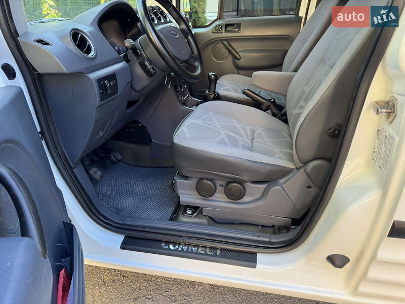 Вантажний фургон Ford Transit Connect 2009 в Кореці