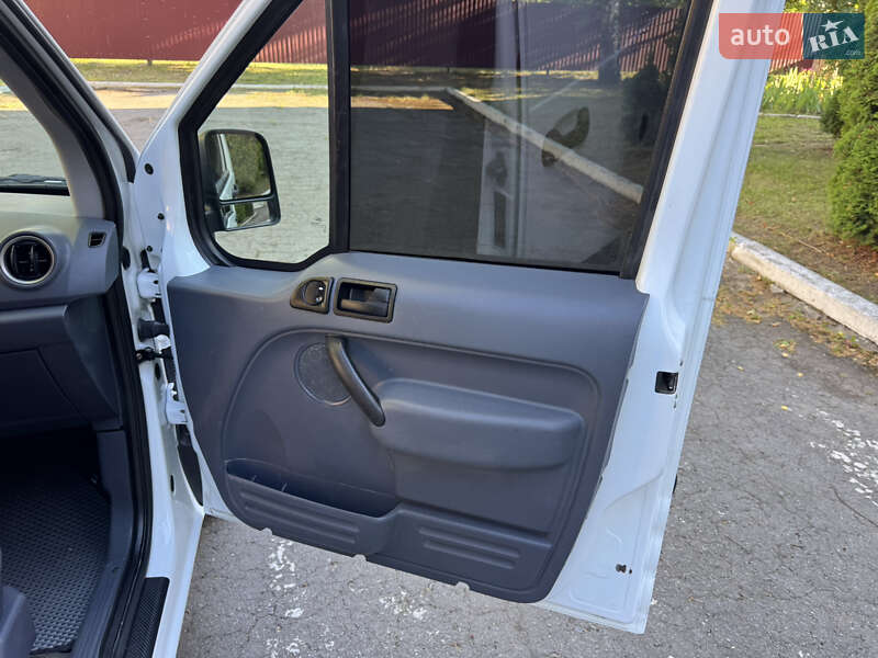 Вантажний фургон Ford Transit Connect 2009 в Кореці