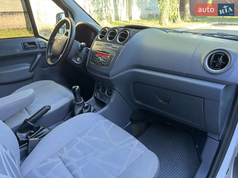Вантажний фургон Ford Transit Connect 2009 в Кореці