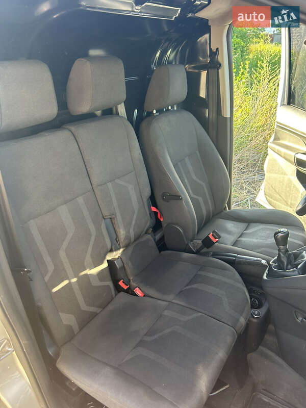 Вантажний фургон Ford Transit Connect 2016 в Зміїві
