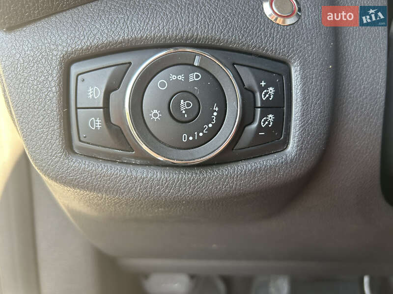 Вантажний фургон Ford Transit Connect 2016 в Зміїві