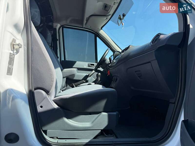 Грузовой фургон Ford Transit Connect 2009 в Ровно
