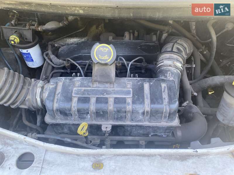 Мінівен Ford Transit Connect 2005 в Дніпрі