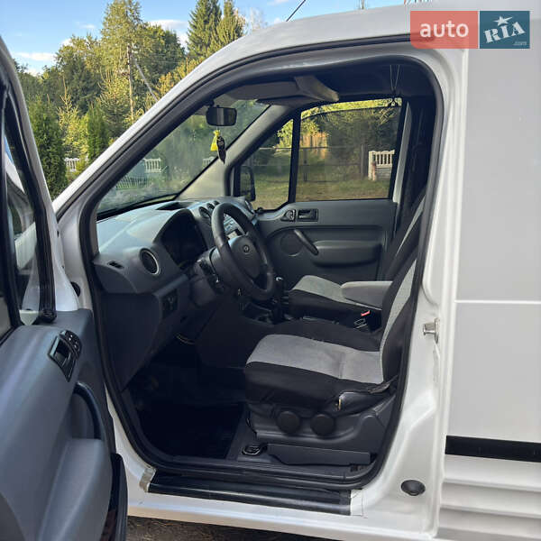 Вантажний фургон Ford Transit Connect 2010 в Сарнах