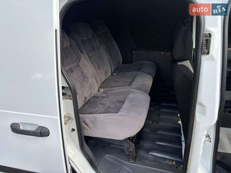 Вантажний фургон Ford Transit Connect 2010 в Сарнах