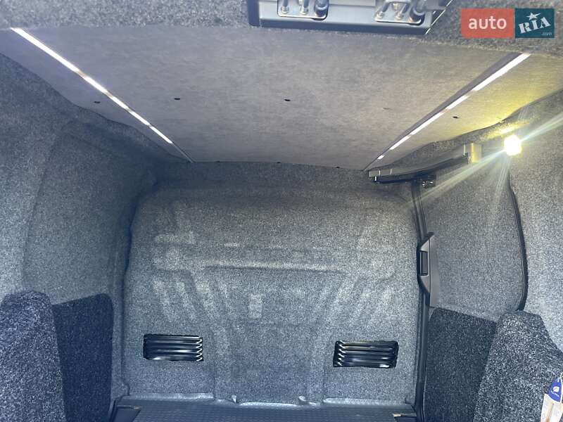 Грузовой фургон Ford Transit Connect 2016 в Черновцах