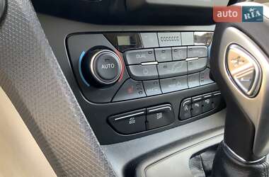 Минивэн Ford Transit Connect 2023 в 