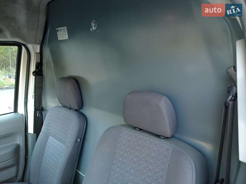 Вантажний фургон Ford Transit Connect 2002 в Ковелі