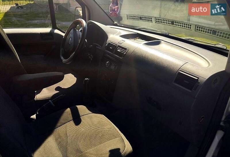 Мінівен Ford Transit Connect 2004 в Ізяславі