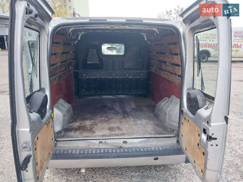 Грузовой фургон Ford Transit Connect 2006 в Николаеве