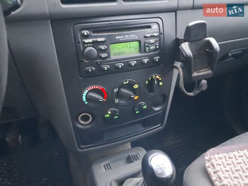 Вантажний фургон Ford Transit Connect 2003 в Косові