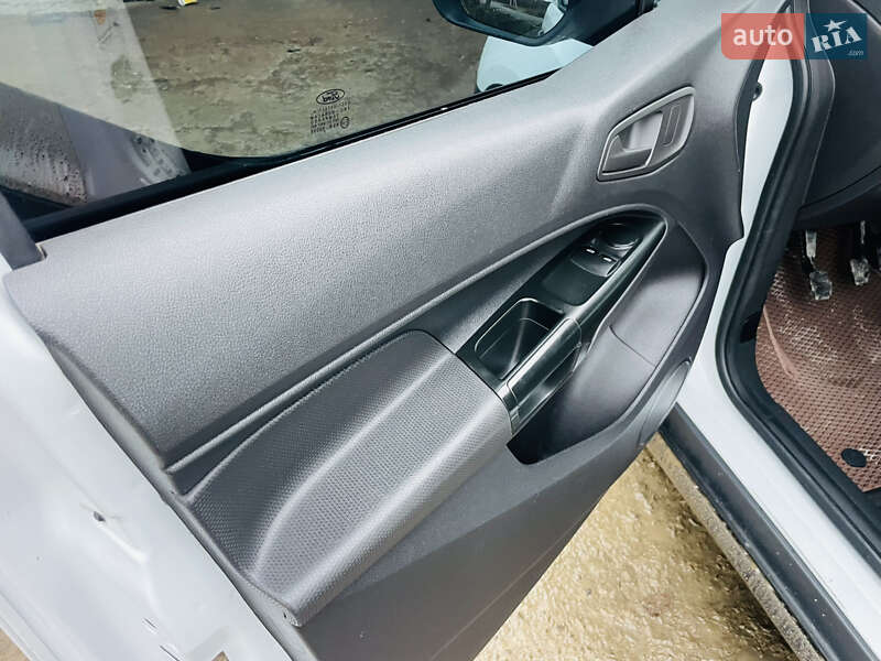 Грузовой фургон Ford Transit Connect 2016 в Черновцах