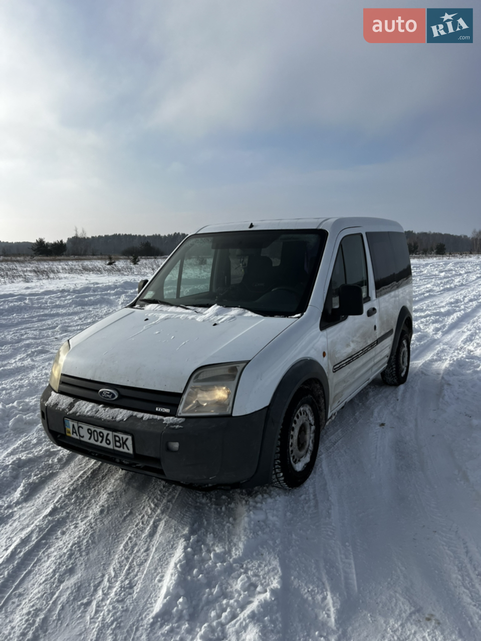 Ford transit connect 2006 року
Машина в хорошому стані
У мене вона з 2014 року
2 власник в Україні
Мотор працює рівно без нарікань 
Є хороша музика 
Печка робить
Пробіг рідний
Машина підходить на кожен день
Є пару невеликих мінусів це по телефону 
Так все добре велеких проблем немає