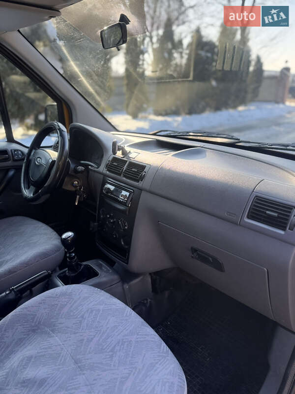 Мінівен Ford Transit Connect 2003 в Самборі