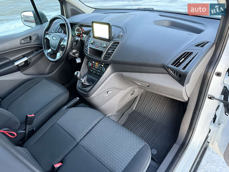 Вантажний фургон Ford Transit Connect 2018 в Радивиліві