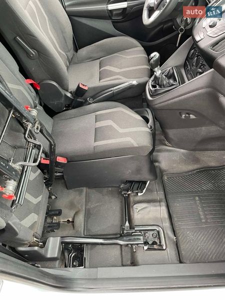 Вантажний фургон Ford Transit Connect 2015 в Монастирищеві