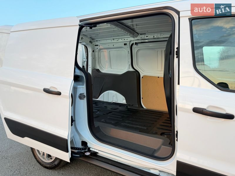 Вантажний фургон Ford Transit Connect 2022 в Радивиліві