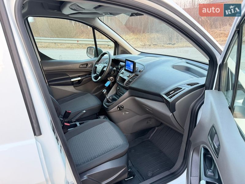 Вантажний фургон Ford Transit Connect 2022 в Радивиліві