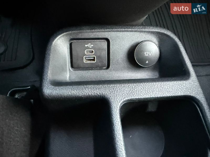 Вантажний фургон Ford Transit Connect 2022 в Радивиліві