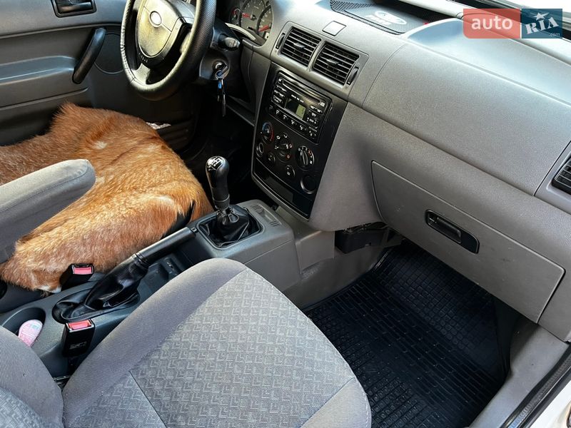 Мінівен Ford Transit Connect 2005 в Чернівцях фото 9 Мінівен Ford Transit Connect 2005 в Чернівцях