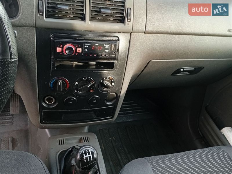 Вантажний фургон Ford Transit Connect 2005 в Лубнах