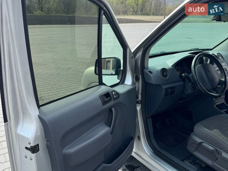 Грузопассажирский фургон Ford Transit Connect 2010 в Черновцах
