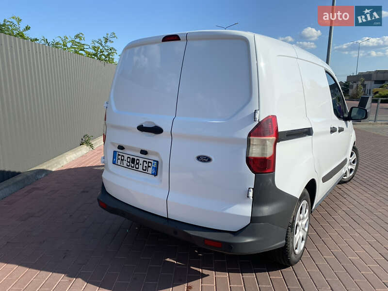 Вантажний фургон Ford Transit Courier 2020 в Сарнах