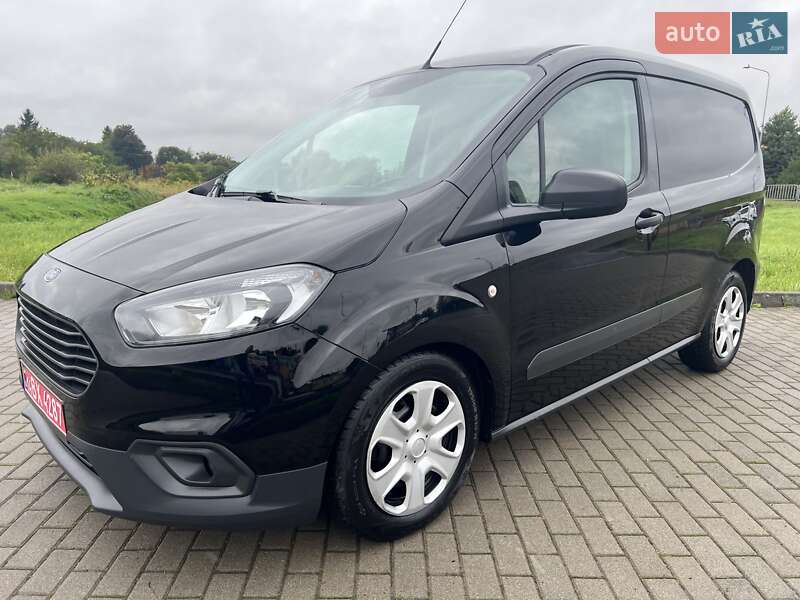 Грузовой фургон Ford Transit Courier 2020 в 