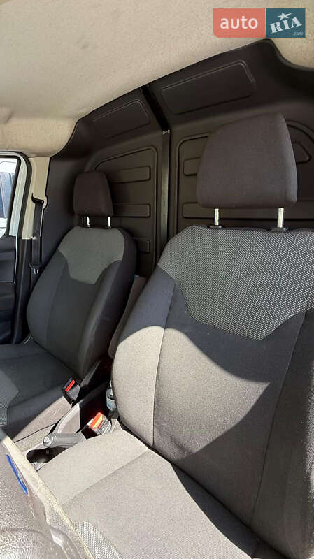 Вантажний фургон Ford Transit Courier 2014 в Чернівцях