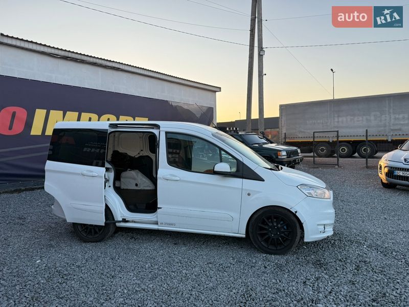 Вантажний фургон Ford Transit Courier 2016 в Стрию